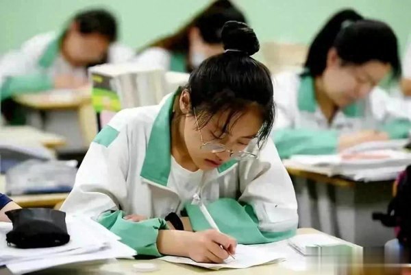 升鸿网 是优秀孩子去补课，还是补课让孩子变优秀？